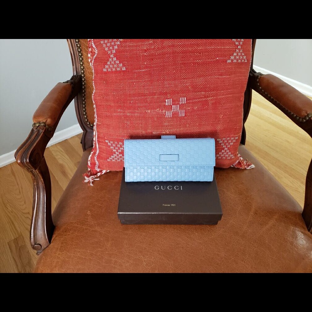Sold...gucci women’s wallet light blue